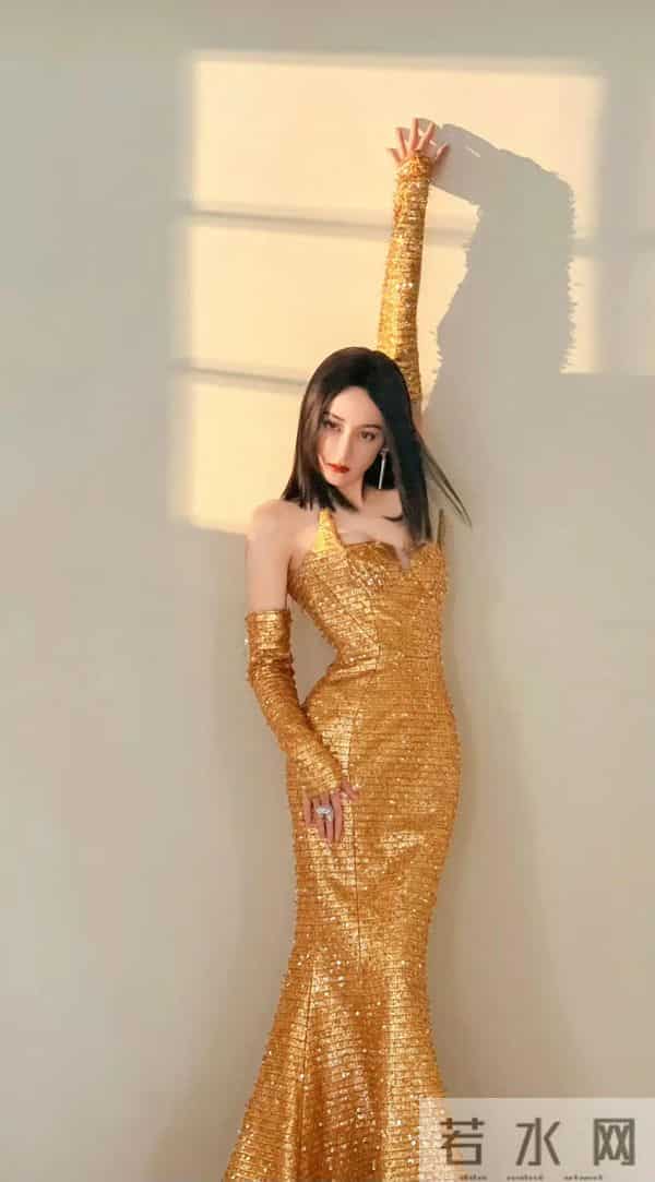 金蛇觉醒!热巴红毯化身美杜莎,腰臀比惊呆全网~