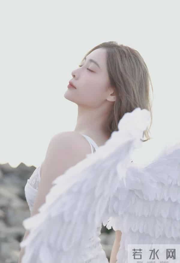 许佳琪天使的翅膀，柔美性感迷人！