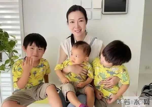 离开黄有龙后，她转身嫁给富豪，四年连生三娃，43岁深陷抑郁症