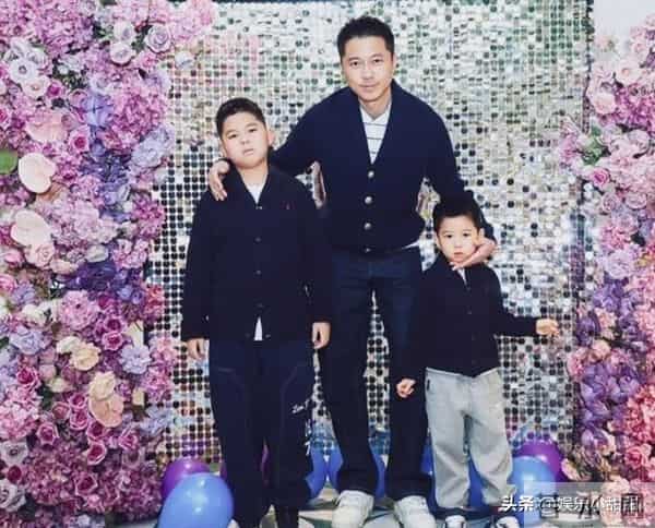 李小萌小儿子庆生萌照来袭,父子宛如一个模子刻出,太可爱!