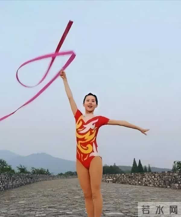 里子面子都丢了,和杜海涛看展的章泽天,给老夫少妻们提了个醒