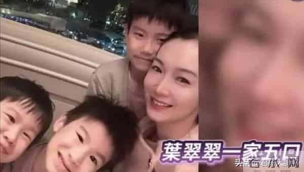 离开黄有龙后，她转身嫁给富豪，四年连生三娃，43岁深陷抑郁症