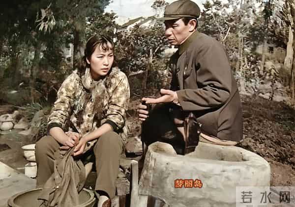 奚美娟主演的《闪光的心灵》那时的她还有着婴儿肥 扎着小马刷 纯朴