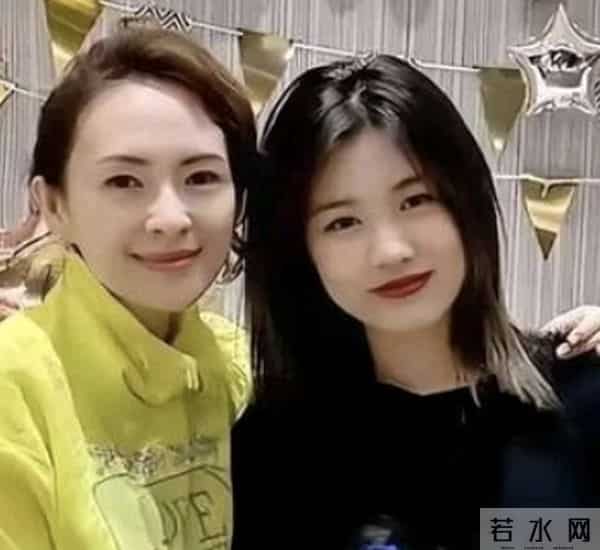 不是亲妈胜亲妈！章子怡小苹果