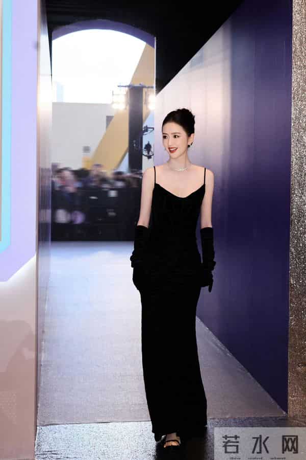 佟丽娅性感吊带写真美图