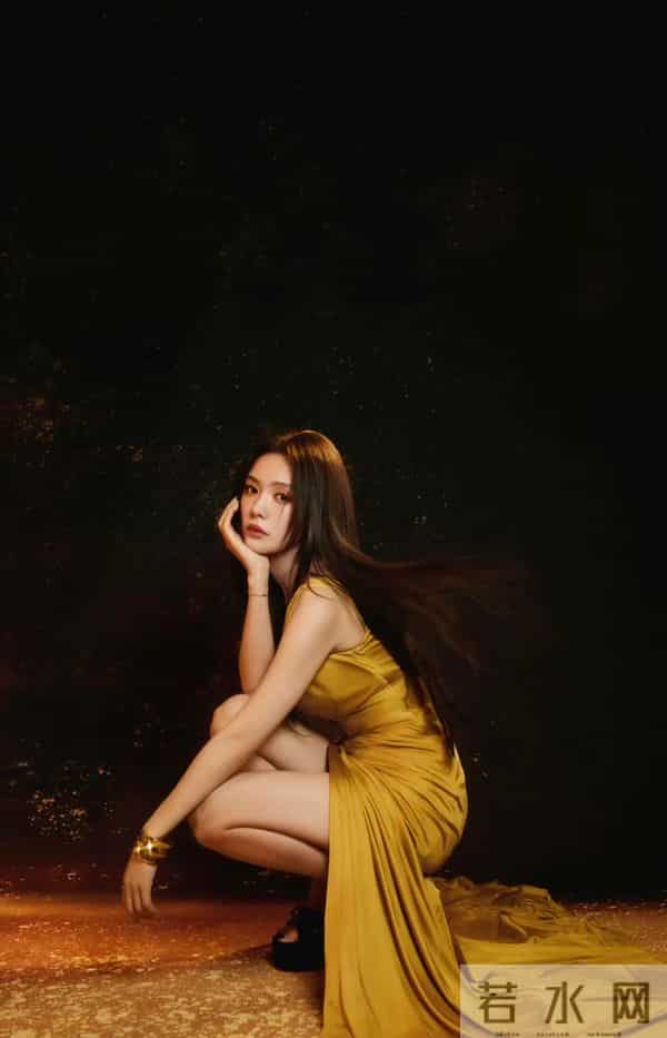 蔡文静总给人一种韩剧大女主的感觉、甜美的长相配上高冷的气质