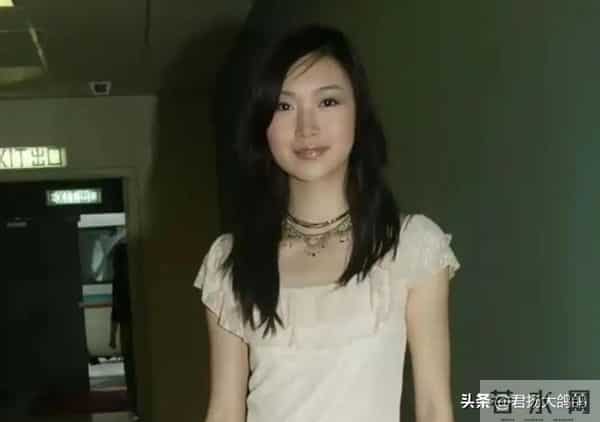 离开黄有龙后，她转身嫁给富豪，四年连生三娃，43岁深陷抑郁症