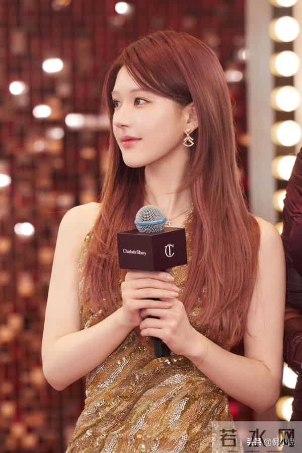 赵露思金色深V短裙 Rahul Mishra 2025春夏