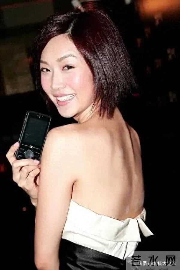 离开黄有龙后，她转身嫁给富豪，四年连生三娃，43岁深陷抑郁症