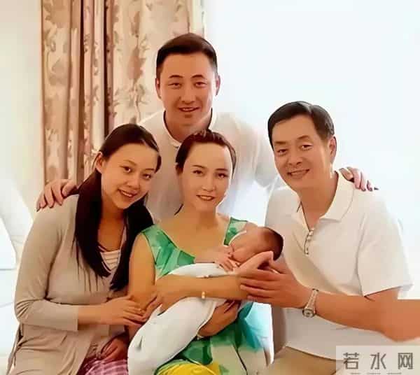 星三代出道！72岁濮存昕为11岁外孙女打call，长相引争议：不适合