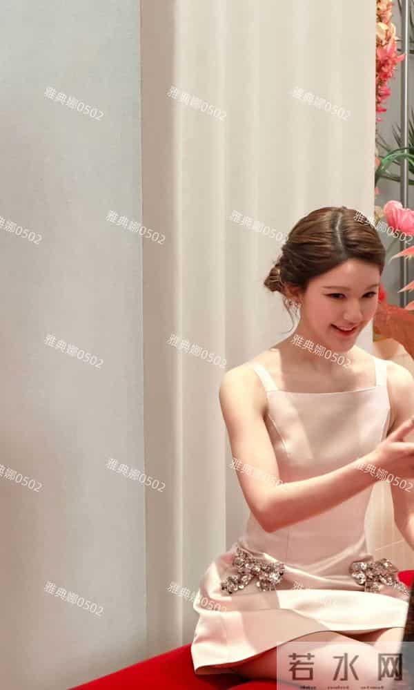 千金归来赵露思,圆脸变长脸下巴鼻子都比以前更立体了气场好强