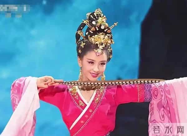 离婚4年，47岁的陈思诚再次宣布喜讯，早已和佟丽娅走上不同的路