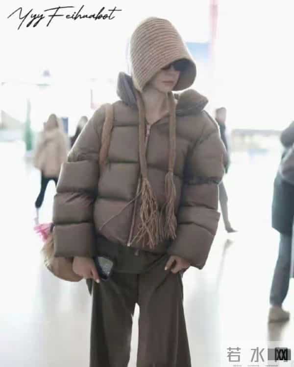 戚薇这身打扮也太绝了!颜值气质双在线,美得让人移不开眼