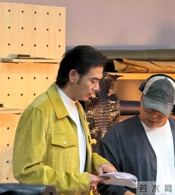 有娴熟的演技 还有俊朗的外表 杨烁有着与其年龄不符的淡然与稳重