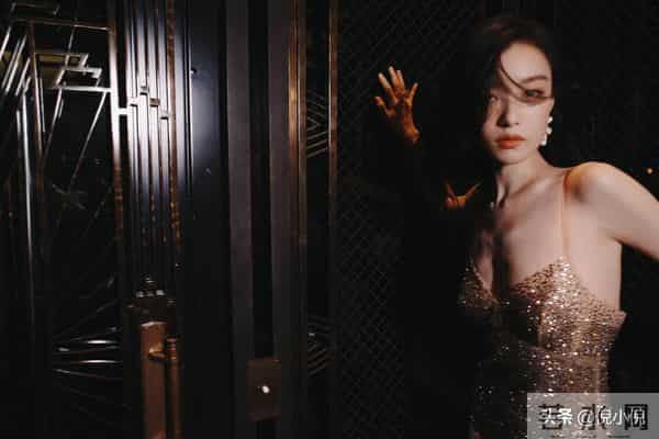 倪妮，散发光芒的她是聚光灯下的焦点