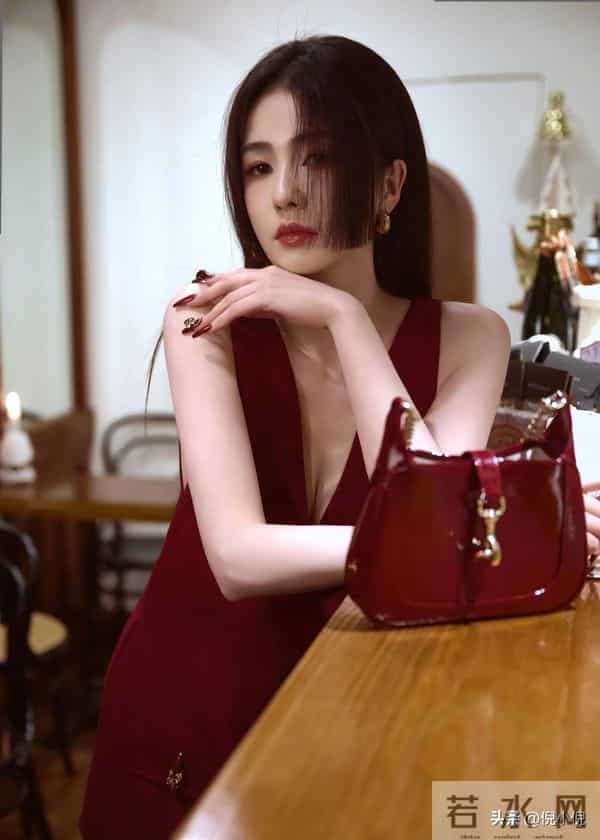 白鹿真的从头美到脚,不愧是惊艳之躯