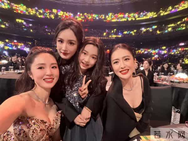 董璇 佟丽娅两人的好身材真是旗鼓相当 小酒窝和多位明星合照好幸福