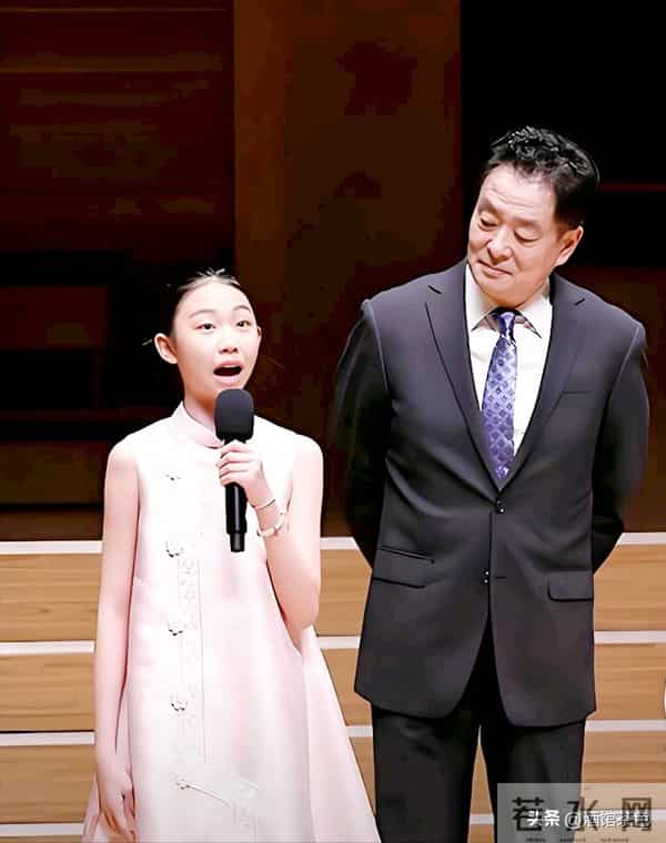 濮存昕现状：72岁不显老，女儿是大公司老板，外孙女开始为他争光