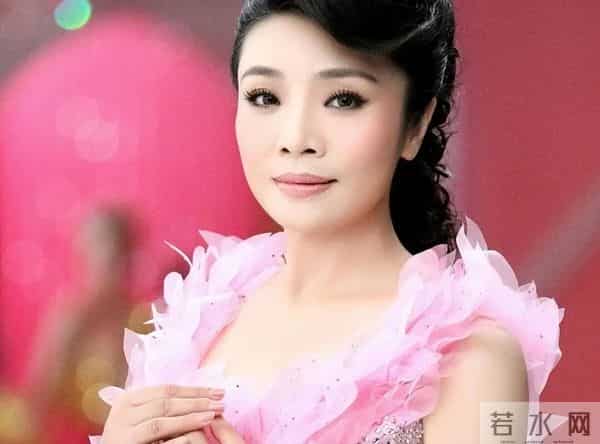 14次上春晚的著名女歌唱家,如今60岁仍未婚,现在的她过得怎样!