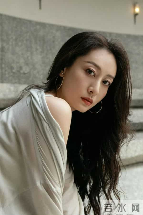 董维嘉性感迷人