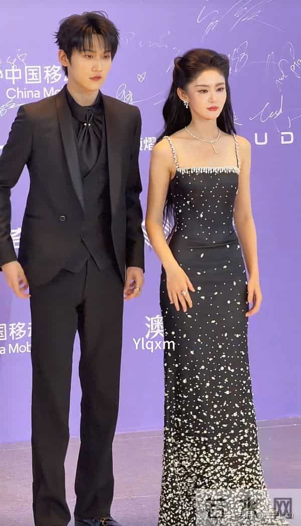 澳门这晚，杨幂罕秀性感，蓝盈莹气场十足，都败给了75岁的刘晓庆