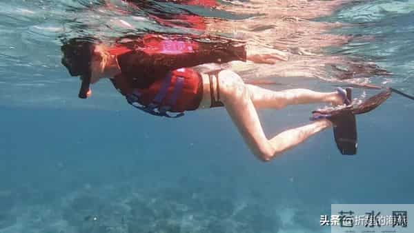 关晓彤，泳装穿搭壁纸精选图集