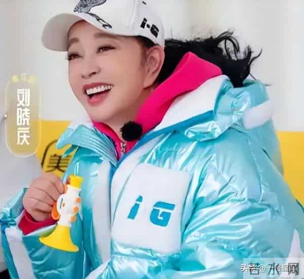 75岁"风流妖精"刘晓庆，意外摔倒后走不动路，担心的事还是发生了