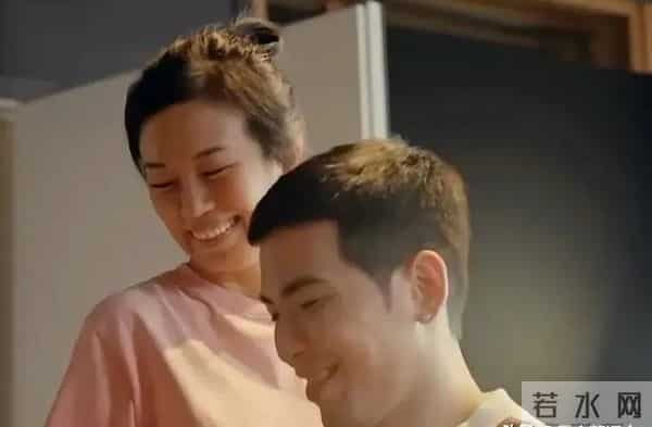 萧敬腾和老婆一起练琴,像妈妈陪孩子,52岁林有慧年龄感很重。