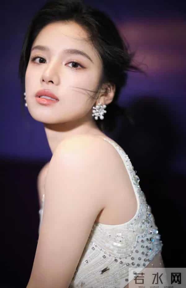 张婧仪 吊带深v连衣裙 性感美丽