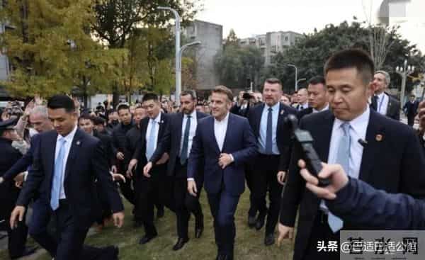 巩俐再次陪同马克龙访华,这已是第三次了,她凭的是啥?