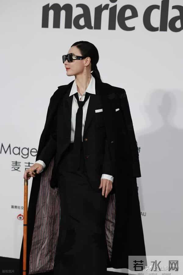 45岁张柏芝对峙前经纪人,4276万索赔背后,“谁是农夫谁是蛇”?