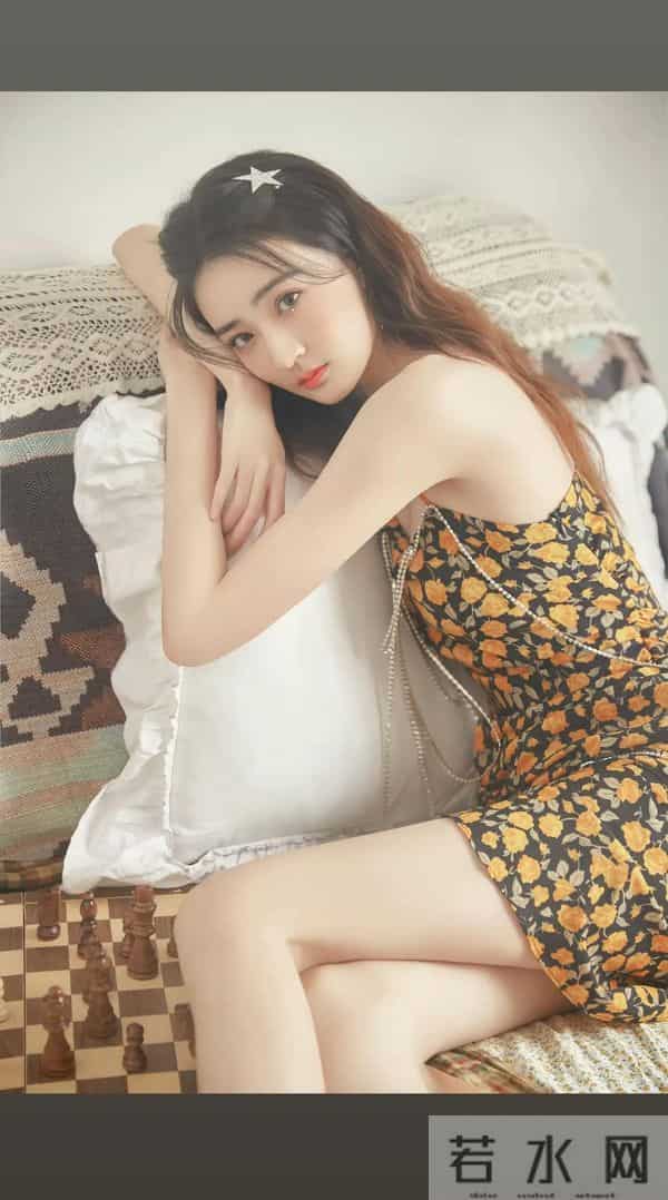 徐璐裹胸短裙性感写真，一双大长腿太迷人了