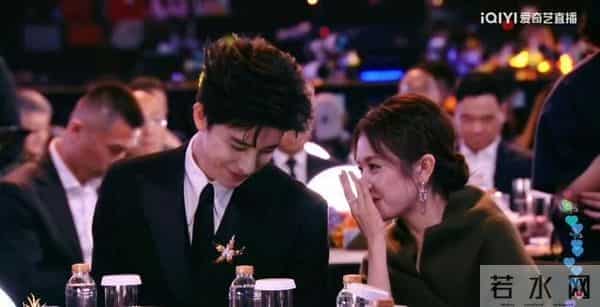 爱奇艺尖叫之夜,杨幂白鹿双C位圆桌修罗场,白鹿曾舜晞甜到上头