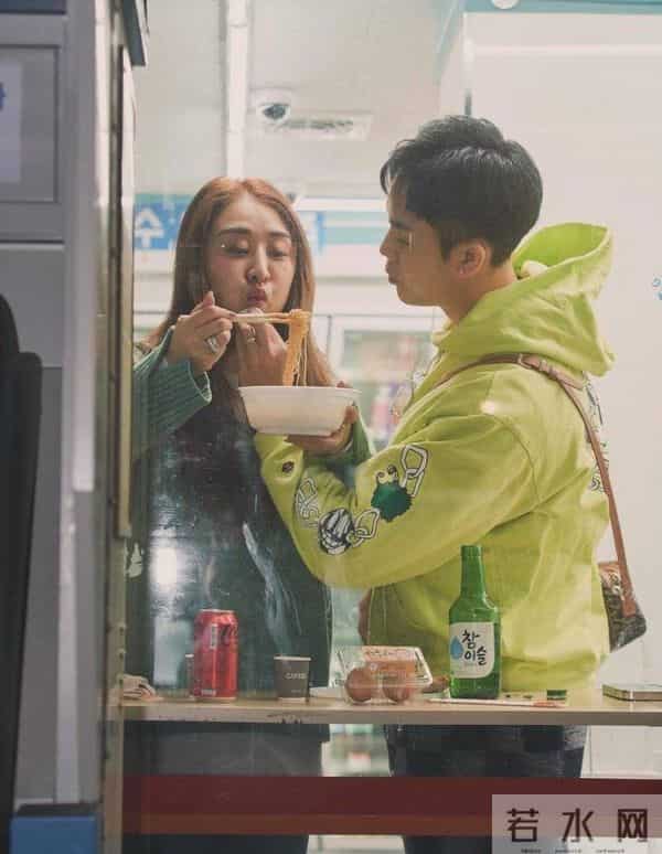 “亿万驸马”31岁男歌手TVB官网突然消失 自嘲一个原因被除名