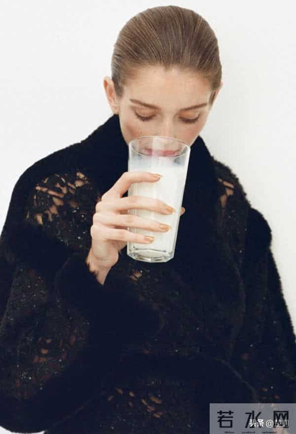 澳洲超模斯特拉·哈南，巴黎世家冬季新品展示