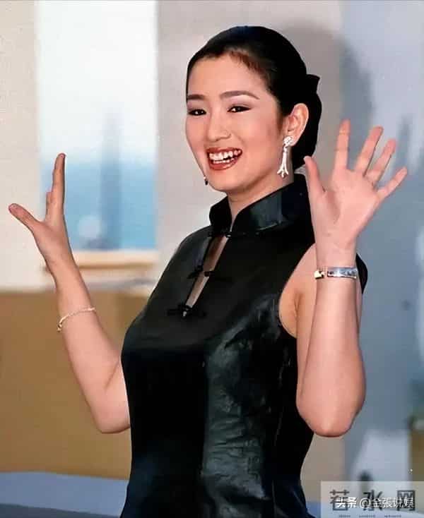 恩爱了6年,76岁的法国老公衰老萎缩,59岁的巩俐正绚烂如花