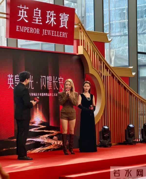 39岁白冰现身西安,貌美如花,难怪胡歌说:她太美了,都不敢看她