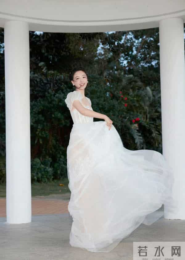 吴倩一组海边写真大片 穿白色蕾丝透视裙好清纯