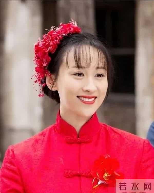 她不愿意被潜规则,演了50部戏却没人说的出她名字,42岁仍未婚