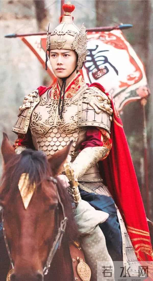 磕到了！任嘉伦当红时“早婚早育”，妻子陪他走过低谷，他把她宠成唯一