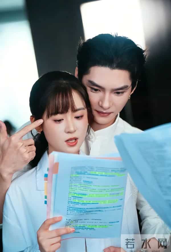 嗑疯了!翟一莹王译磊三搭民国剧《爱久见人心》开机即炸穿期待值