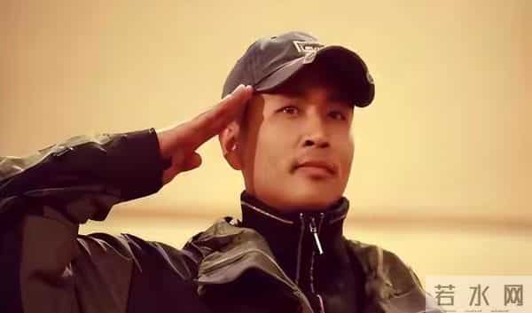 原来他已经去世8年，45岁就英年早逝，王宝强张译在他葬礼上痛哭