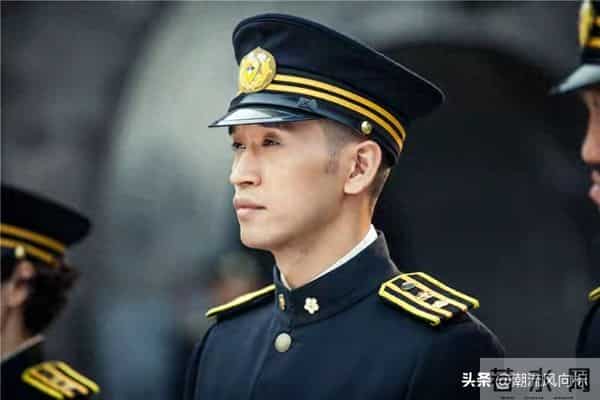 爸爸是导演，妈妈是演员，如今47岁演《大生意人》终于红了