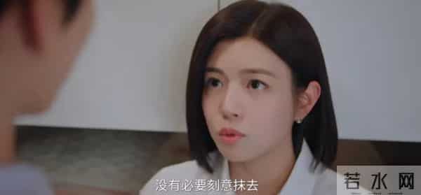 18岁男主疯狂爱上29岁离异女主,他醉酒跑到女主家中强吻女主