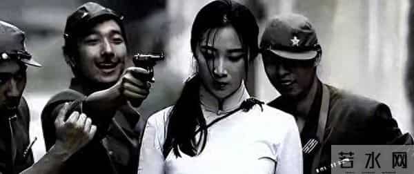 妻子被日军折磨致死，他活捉日本军官后，当着他的面以牙还牙