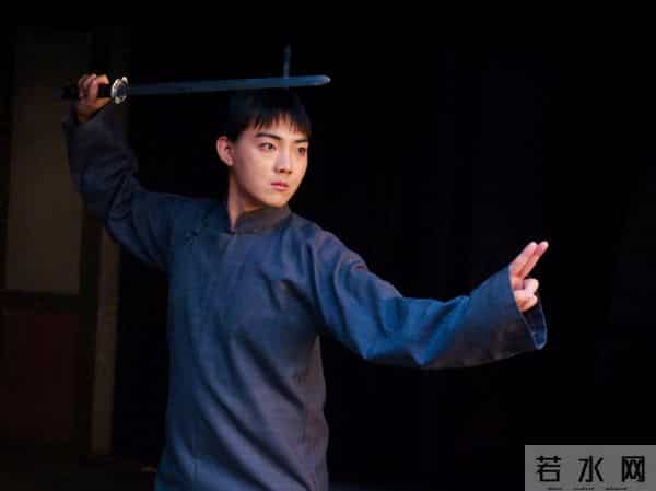 无戏可拍的“腿部男演员”,靠爆火短剧“翻身”?