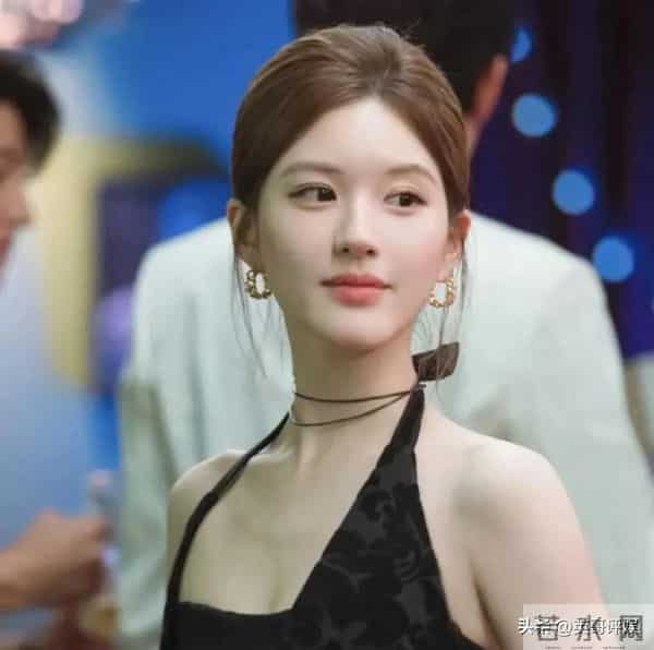 赵露思也想不到！曾演她身边不起眼的小护卫，如今成短剧爆款女主