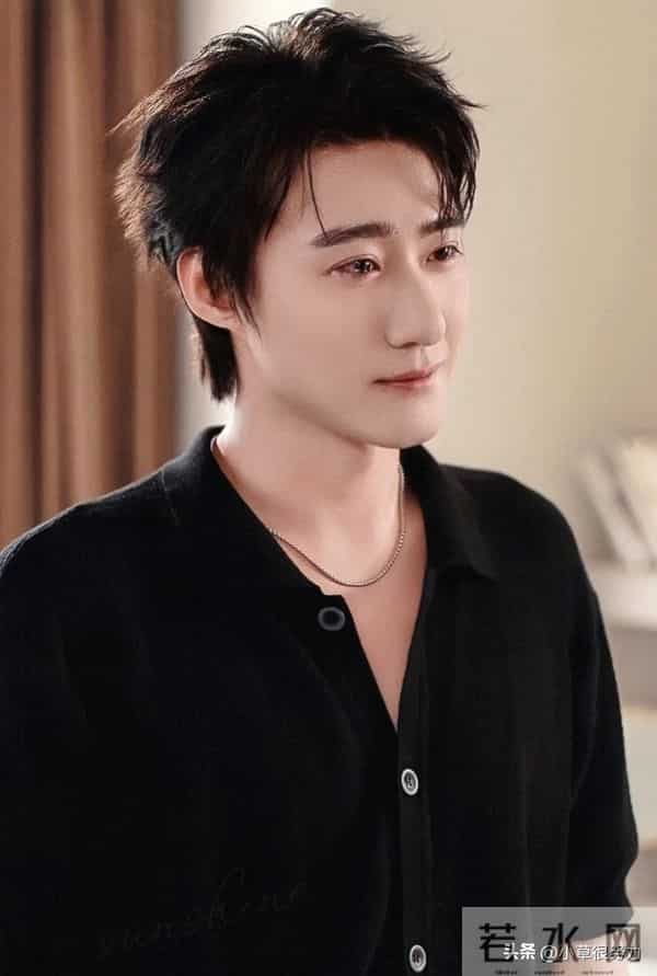 短剧圈佛系三兄弟拍戏后不直播不上热搜却部部剧爆火成了一股清流