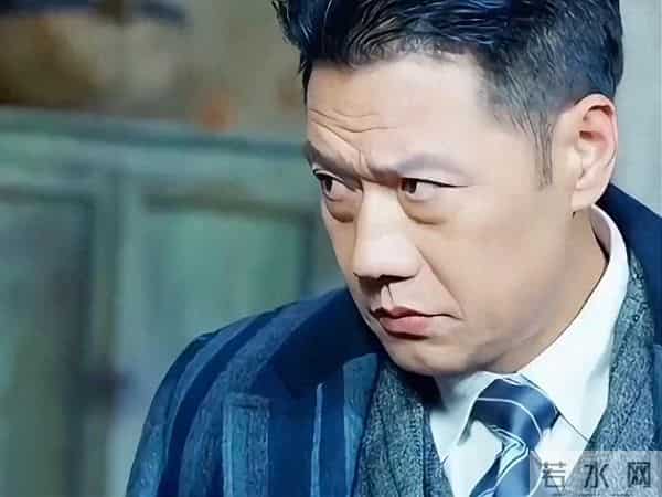 地下党在鬼子兵工厂冒险制作机关机配件,不料意外发生了