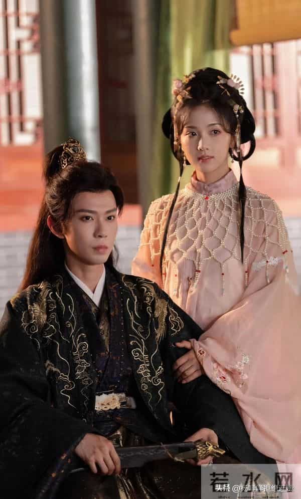 黄浩雯新剧火爆开播,一举登顶爱奇艺三大榜单TOP1